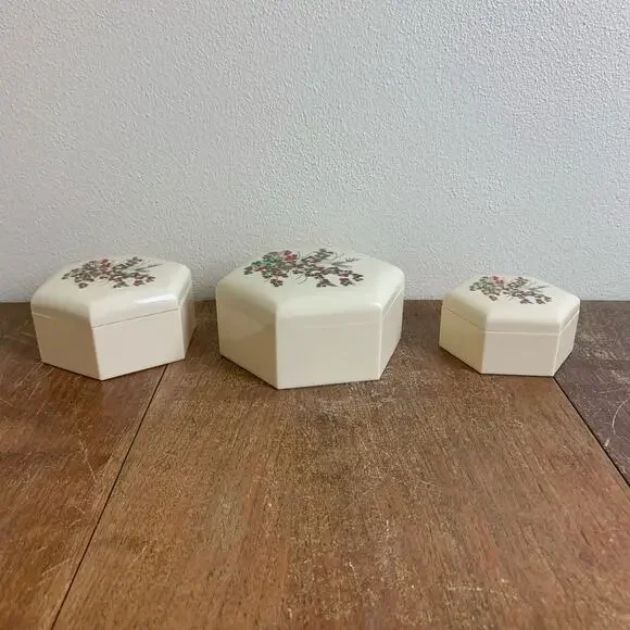 Vintage Hexagon Plastic Melamine Nesting Trinket Box Set‎ White With Red Flowers - Picture 2 of 8